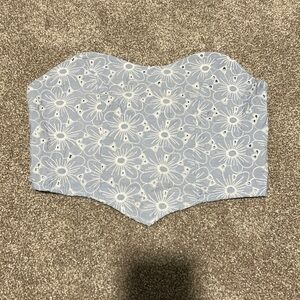 Strapless, crotchet pattern crop top. Size small/4